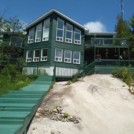 L'Inukshuk Hotel Тадусак Екстериор снимка